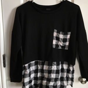 3/4 sleeve black + checkered shirt